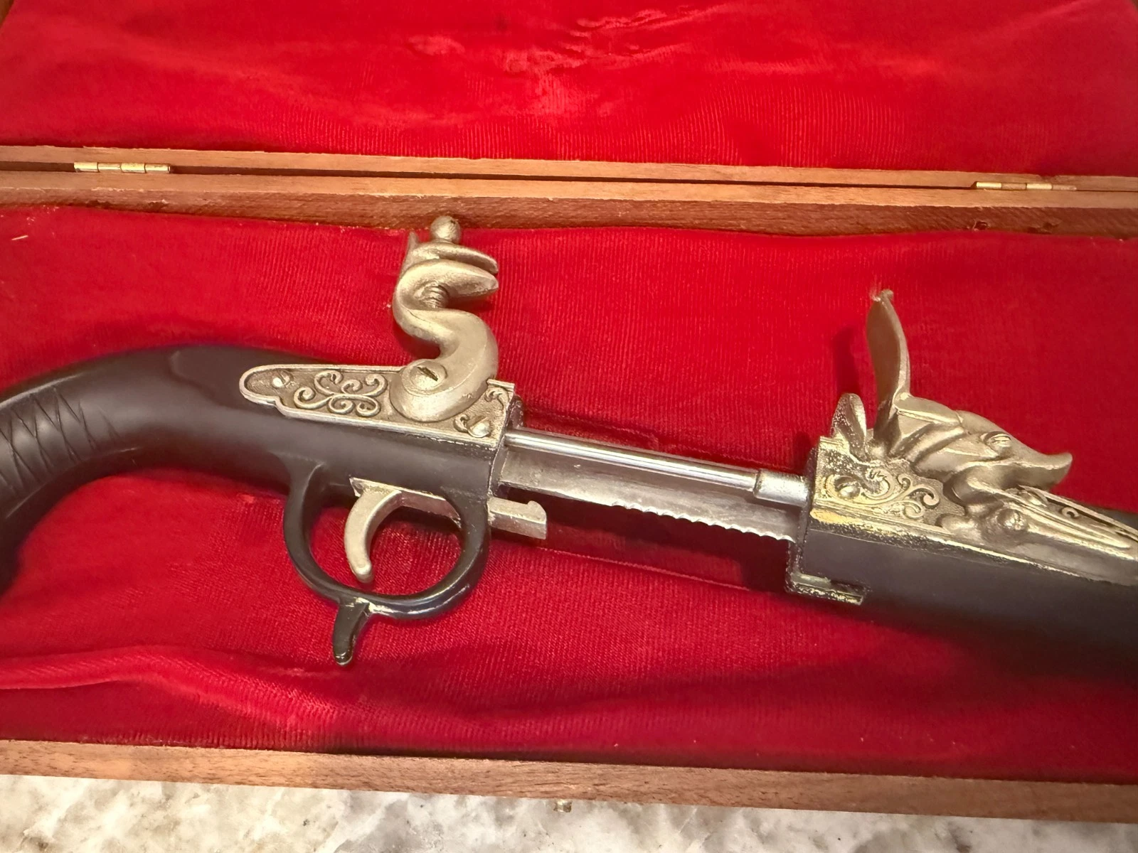 Serrated knife and fork disguised as an antique gun