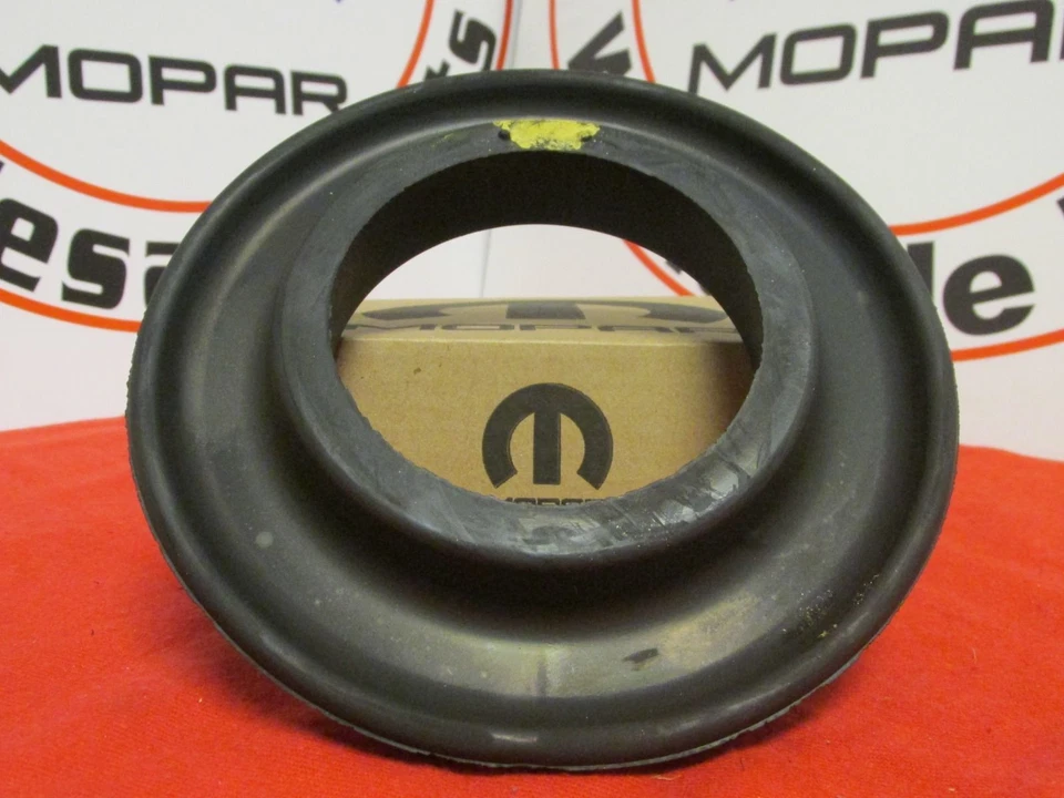 Aislador de resorte de suspensión delantera Dodge Ram 2500 3500 NUEVO OEM MOPAR Foto 2 de 4
