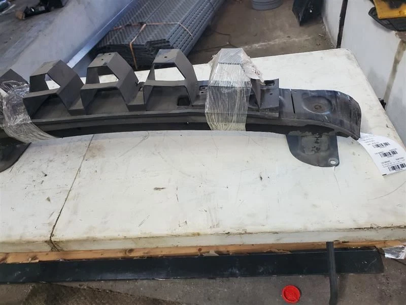 (LOCAL PICKUP ONLY) Rear Bumper 5 Cylinder Without Turbo Fits 04-07 VOLVO 40 SER Foto 3 de 3