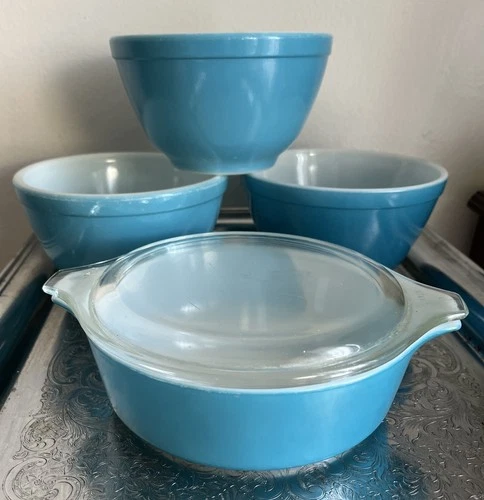 Set of 4 Pyrex  Turquoise Nesting Mixing Bowls & CasseroleDish W/ Lid