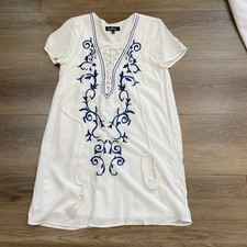 Lulus Women's Down In Kokomo Ivory Embroidered Shift Dress Size Small Lined EUC