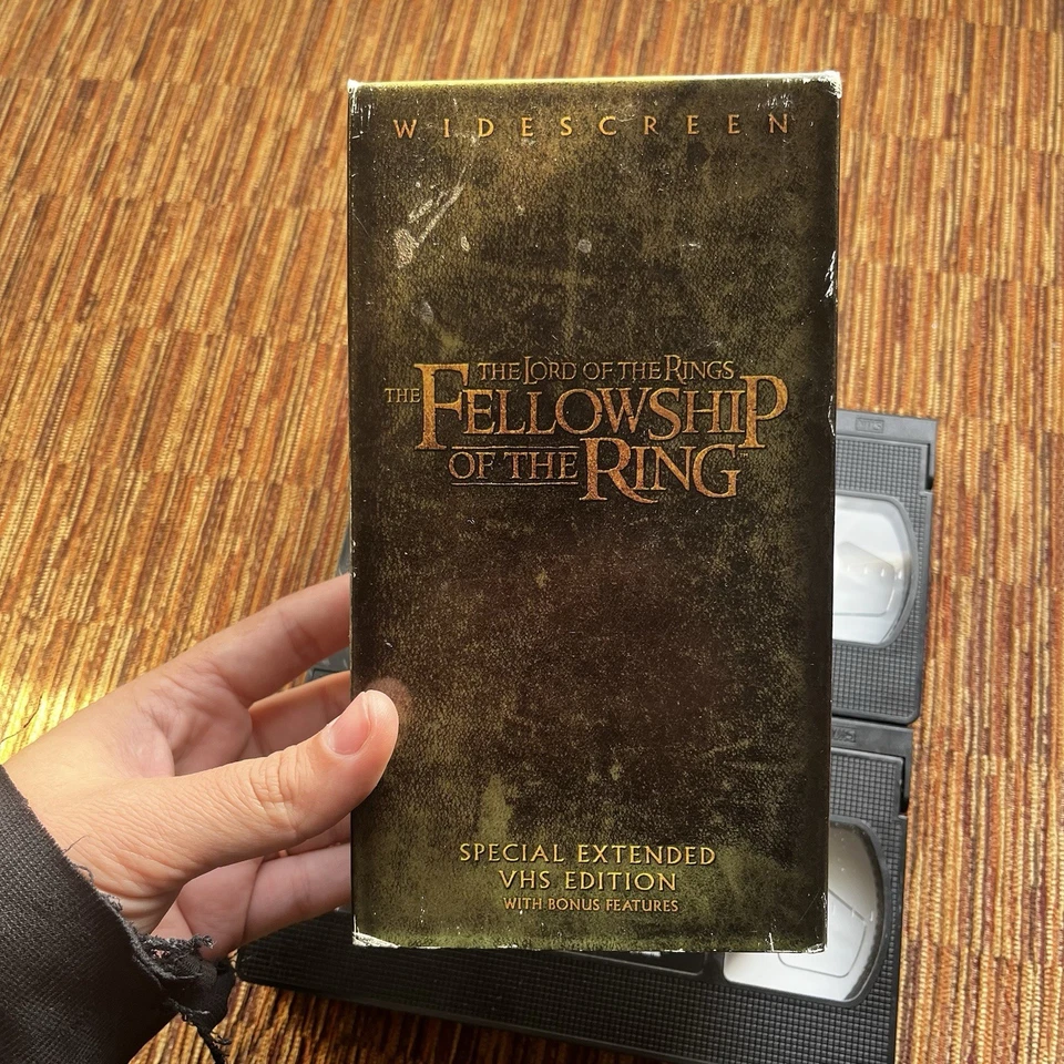 LORD OF THE RINGS TRILOGY EXTENDED EDITIONS WIDESCREEN VHS 2 Tape Sets - Image 4 of 4