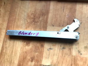 Blomberg Scharniere. L-28 cm .Türscharniere  für Backofen / Herd. Gut.
