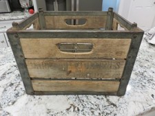 VTG 1950's Wood Metal Milk Crate Harrisburg Dairies 12 Quart Size 15" x 12"