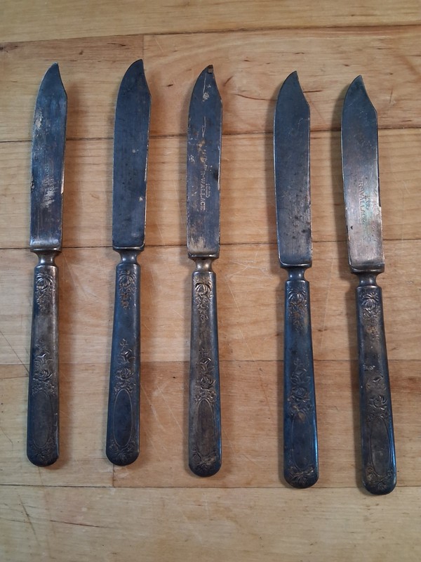 Set Of 5 Antique/Vintage 1835 R Wallace Silverplate Knives 