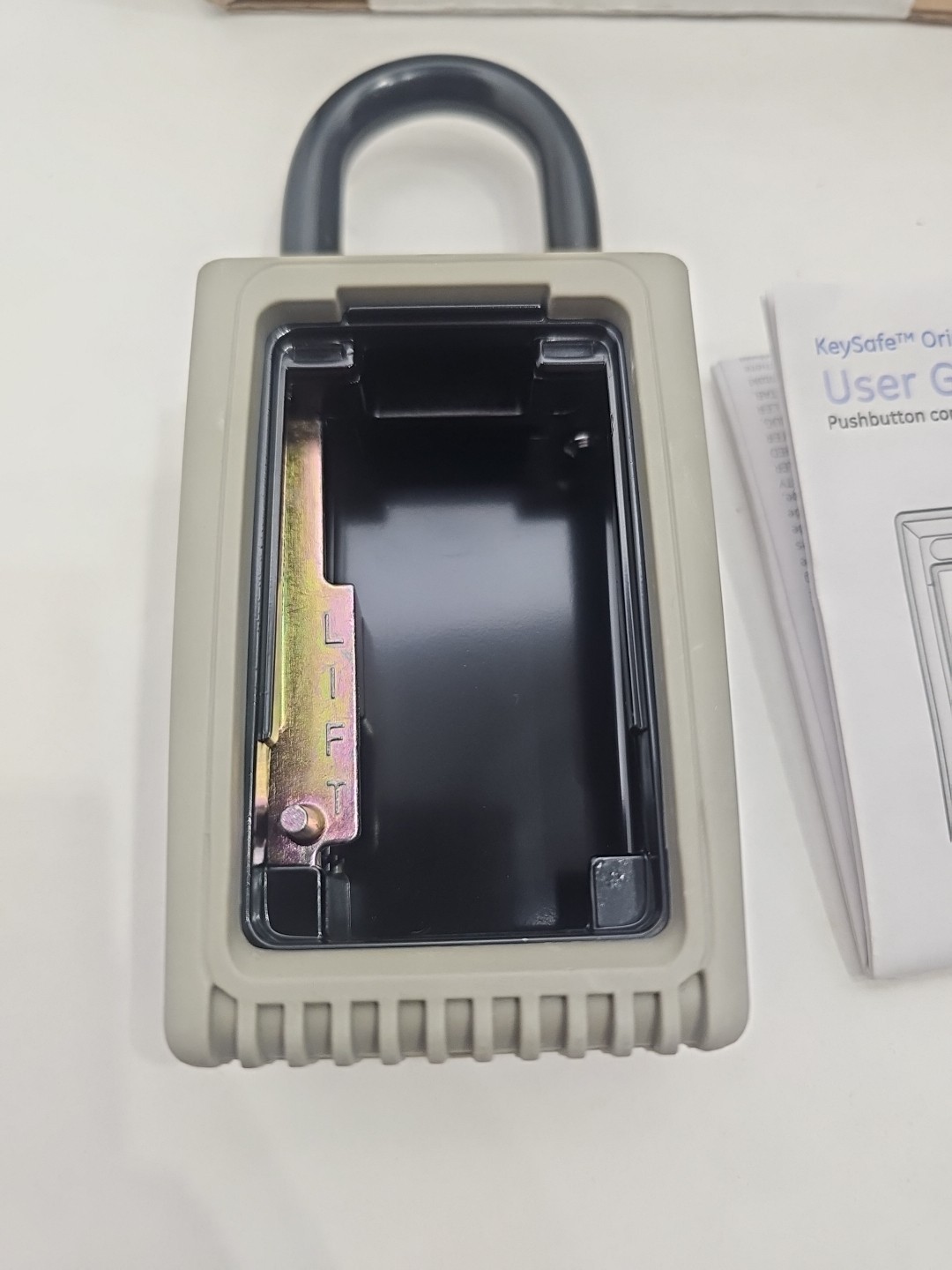 Kidde AccessPoint 001404 KeySafe 3-Key Portable Push Button Key Safe Box, Clay