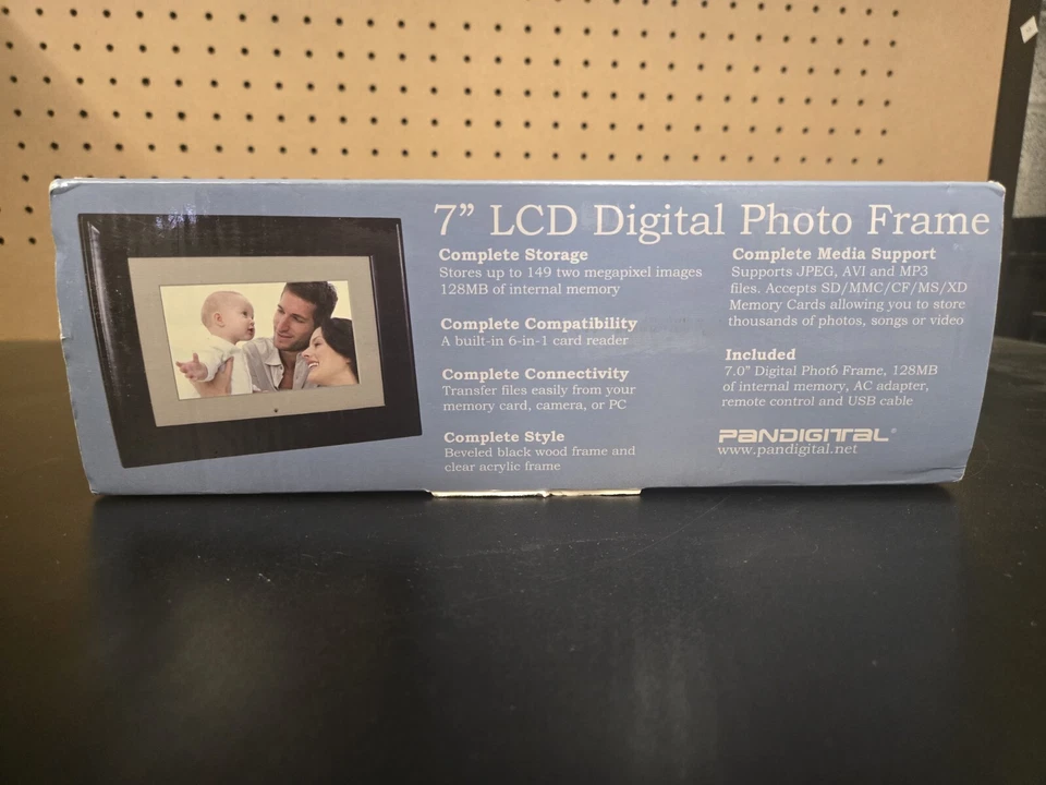 Pandigital 7" LCD Digital Photo Frame--NIB 128 MB Brand NEW - Image 4 of 4