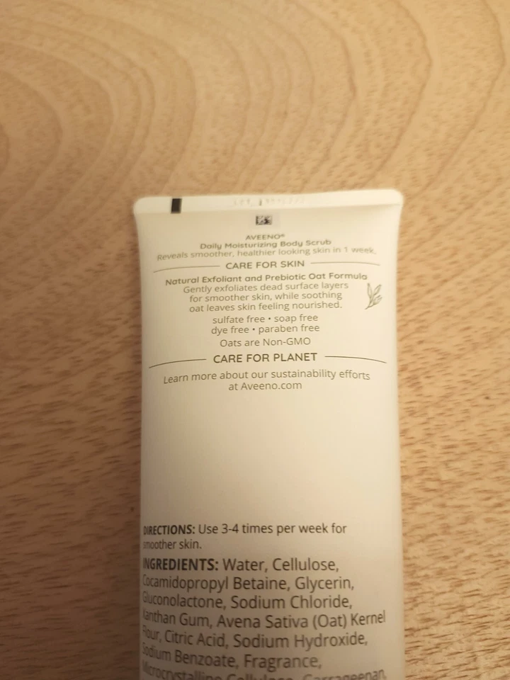 Loción corporal hidratante diaria Aveeno exfolia y calma 8 oz ligeramente perfumada Foto 3 de 4