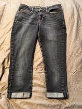 Levi  s Signature Modern Capri Jeans Women  s Size 8 W29 Dark Wash