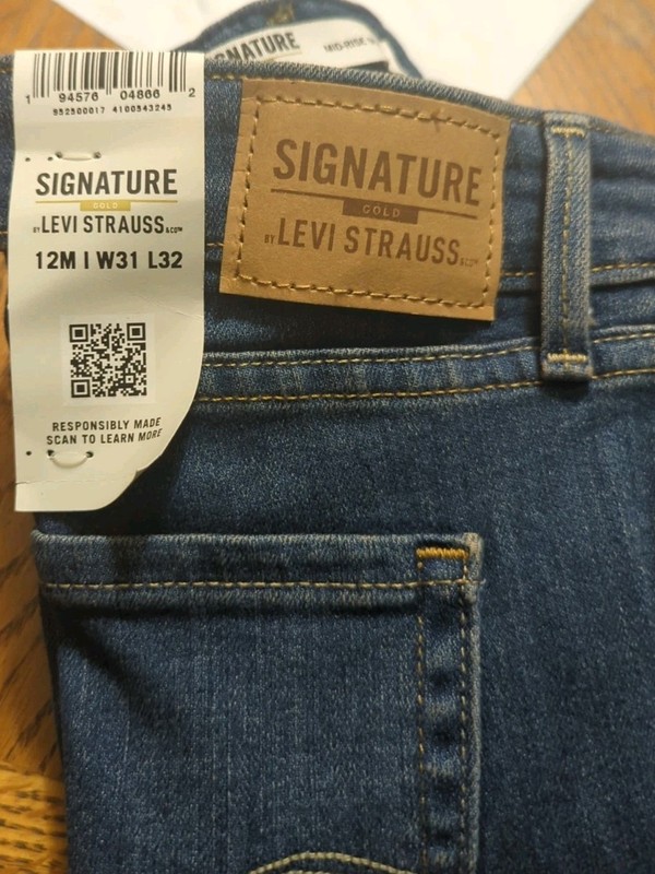 NWT Signature by Levi Strauss Gold Jeans Womens 12M 31x32 Mid Rise Bootcut New