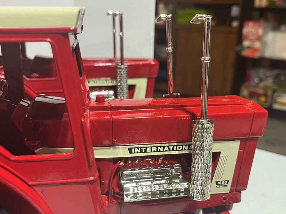 IH 1468 & 1568 4 of 4 V8 Series Tractors w Dual Stacks 1/16 Scale NIB by Ertl - Image 4 of 4