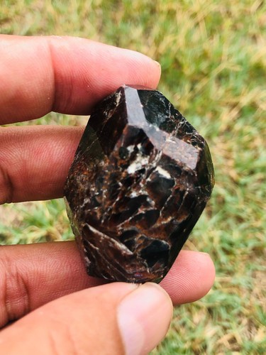 Esemplare cristallo granato almandino rosso pietra naturale 99 g con inclusioni arcobaleno - Foto 8 di 13