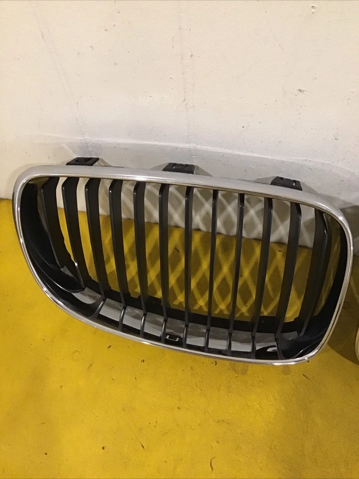 2007-2013 BMW 1 Series 128i Front Grille Left + Right Side W/ Chrome OEM - Image 2 of 4