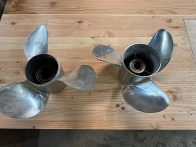 Suzuki dual propellers stainless 3 x 15-1/2 x 22