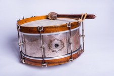 Ensemble de batterie de qualité musée Whaley, Royce & Co. Toronto (vers 1890) - Rare basse en cuivre 29"