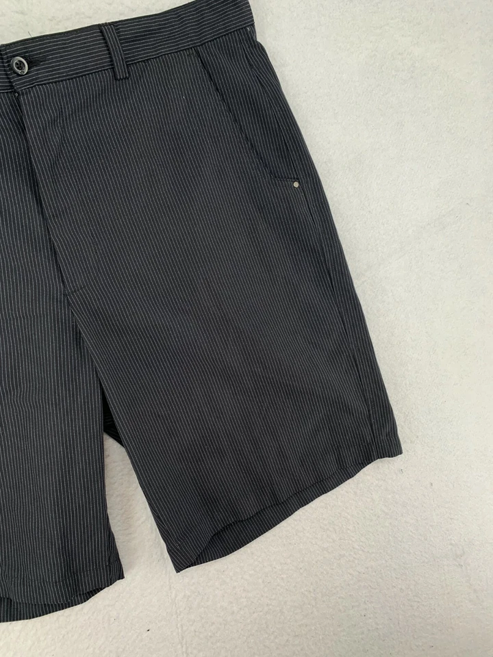 Pantalones cortos de golf Bolle para hombre talla W38 frente plano negros con rayas blancas  Foto 2 de 4