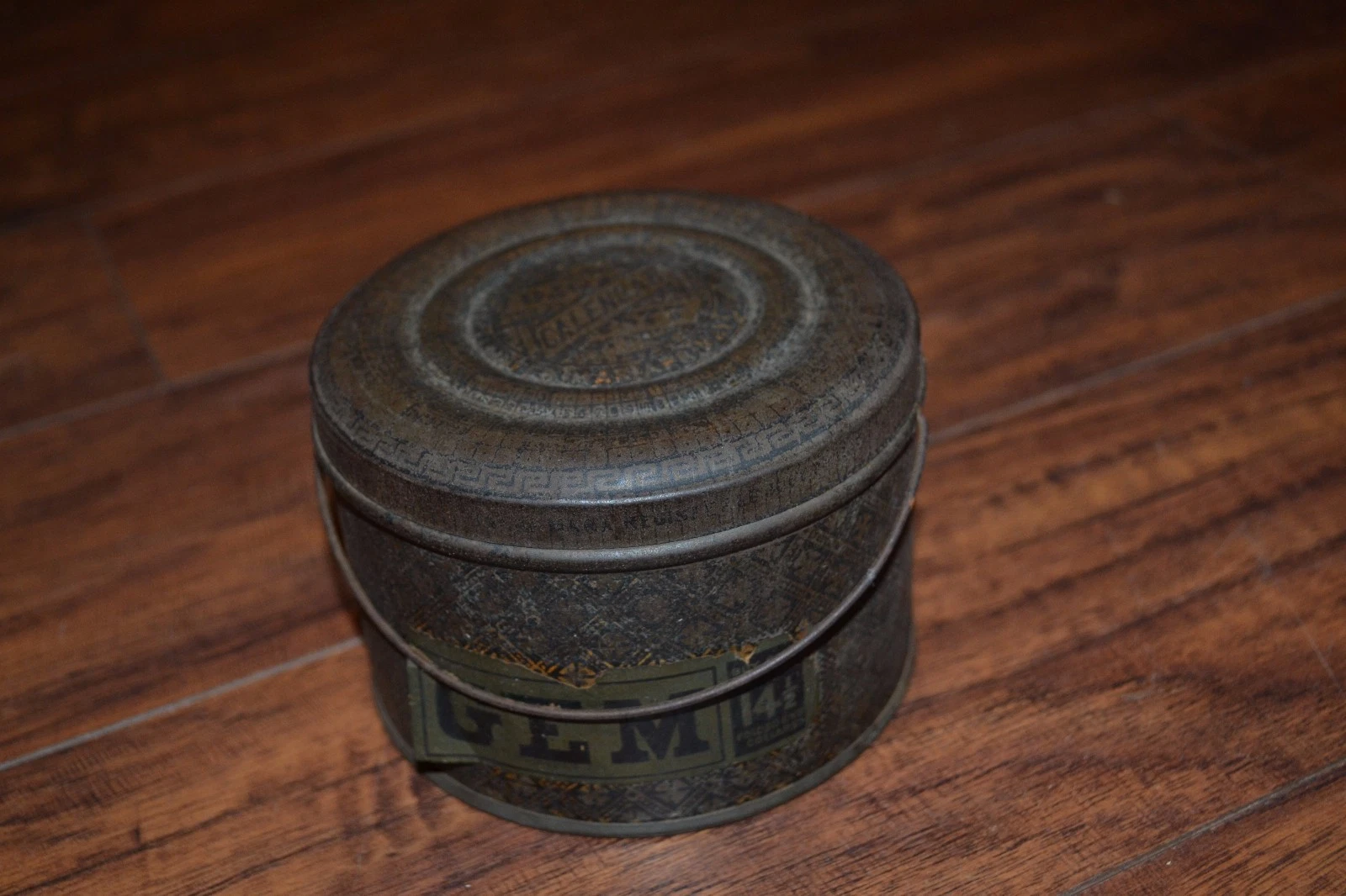 D8- Antique Calendar 1876-1877 GEM 14 1/2 Folded End Collars Tin