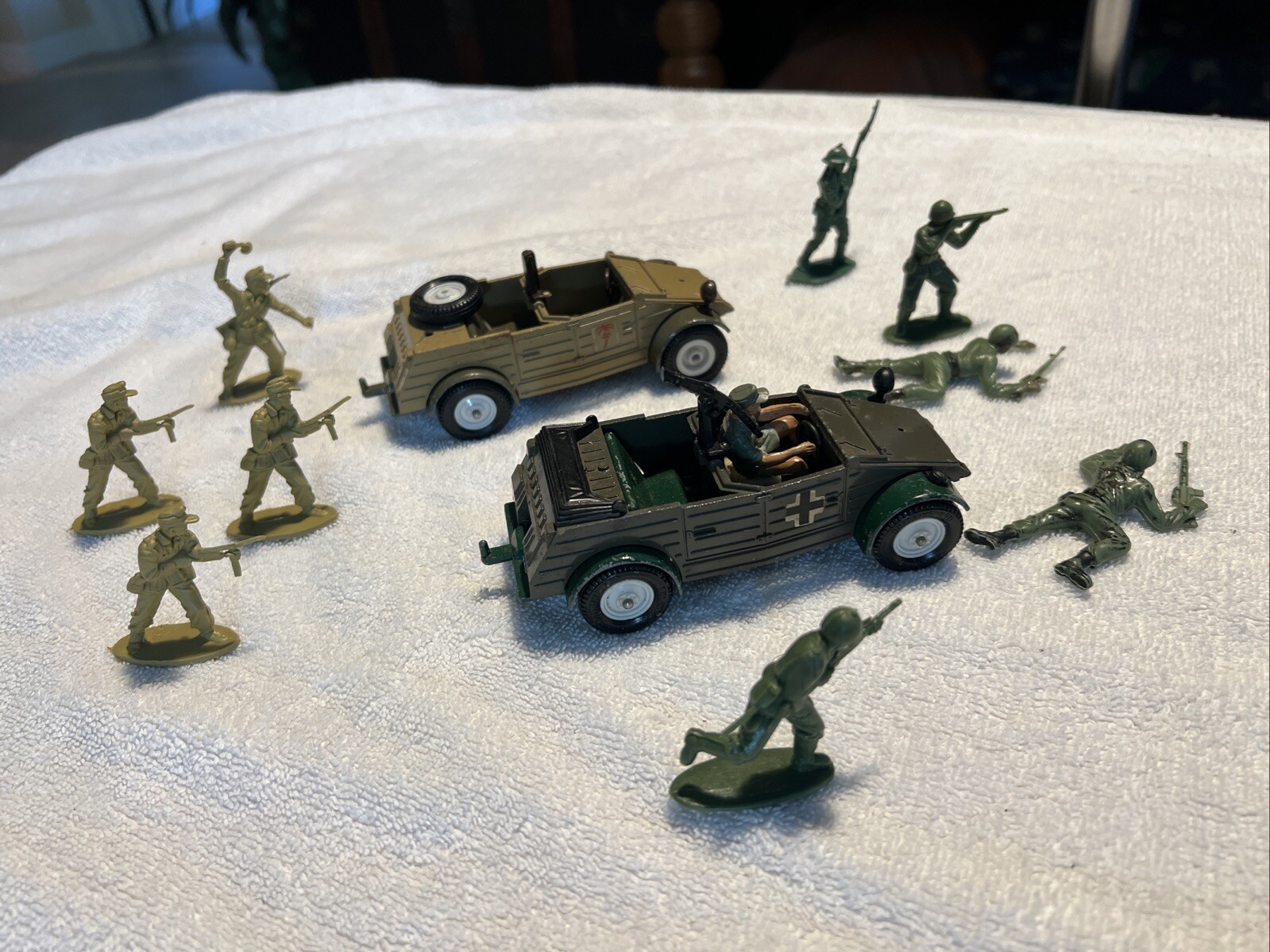 Vintage Britains Ltd German Scout Car Kubelwagen 9783 Painted Soldiers