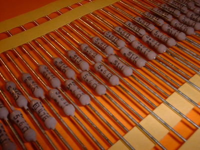 25x 5,6 Ohm / 1 Watt / 350V Metalloxid Widerstand MOX 5R6