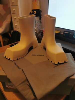 🔥🔥🔥BALENCIAGA 🔥🔥🔥TROOPER BOOTS UK9/EU42 wellies . Beige