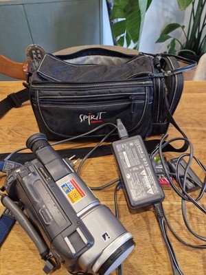 Sony Handycam Video Hi8 Ccd-tr3200e PAL Super Steady Shot Camera Recorder