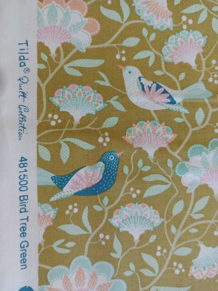 TELA ACOLCHADA RETAZOS ALGODÓN PREMIUM COSECHA VERDE ÁRBOL PÁJARO TILDA 481500 Foto 4 de 4