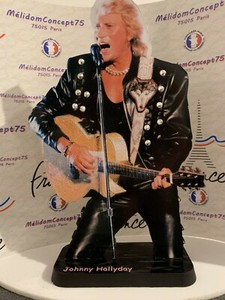 JOHNNY HALLYDAY en figurine de 30cm de hauteur.
