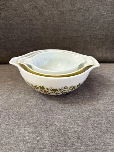 PYREX Crazy Daisy Cinderella Mixing Bowl Set 441 1-1/2pt 442 1-1/2qt 443 2-1/2qt