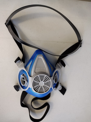Advantage 200 LS Half-Mask Respirator Medium 2-Pc Neckstrap MSA 815692