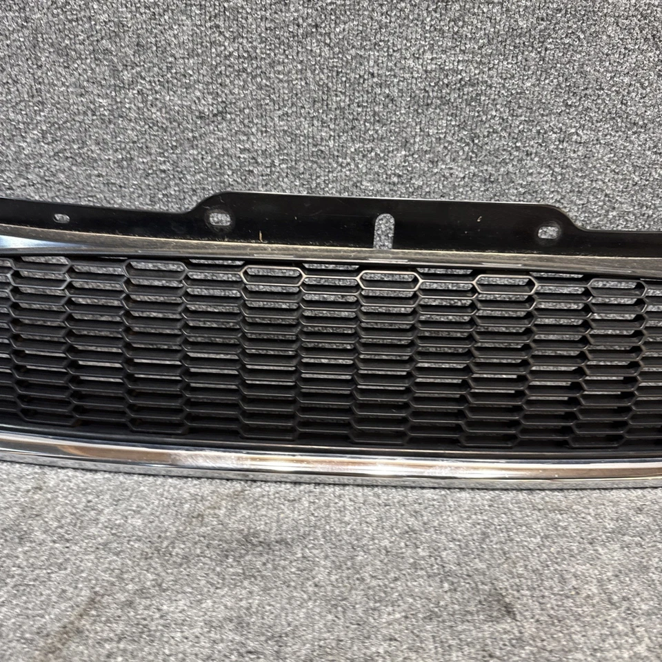 2007-2008-2009-2010 MINI COOPER FRONT BUMPER CENTER GRILLE 7209903 GENUINE - Image 3 of 4