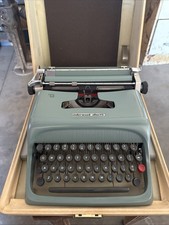 Vintage Olivetti Underwood Studio 44 Typewriter w/ Case Made in Spain  EXCELLENT thumbnail