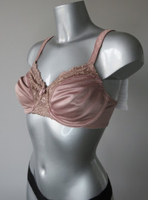 TRIUMPH LINGERIE LADYFORM SOFT BLUSH LACE UNDERWIRED NON PADDED BRA GB 34D 75D