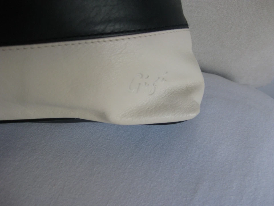 Ladies navy and cream handbag in soft genuine leather by Gigi - Image 3 of 4