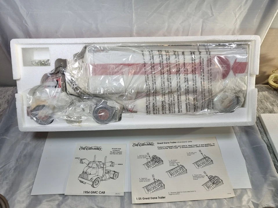 Ertl 1/25 Scale Diecast 1954 GMC Coca Cola Semi with Great Dane Trailer with Box - Image 3 of 4