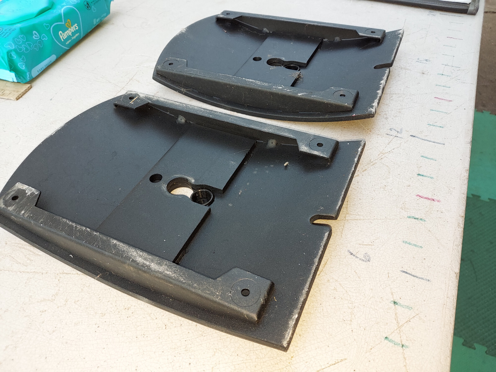 22LL57 PAIR OF WEIGHTS FROM BOSE SPEAKER STANDS, SOME RUST BUBBLES, 6# EACH, GC