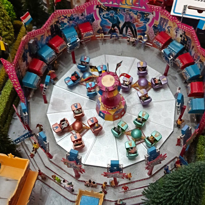 Faller Kirmes Huss Break Dance Fahrgeschäft Karussell 1:87 Kunststoff bemalt