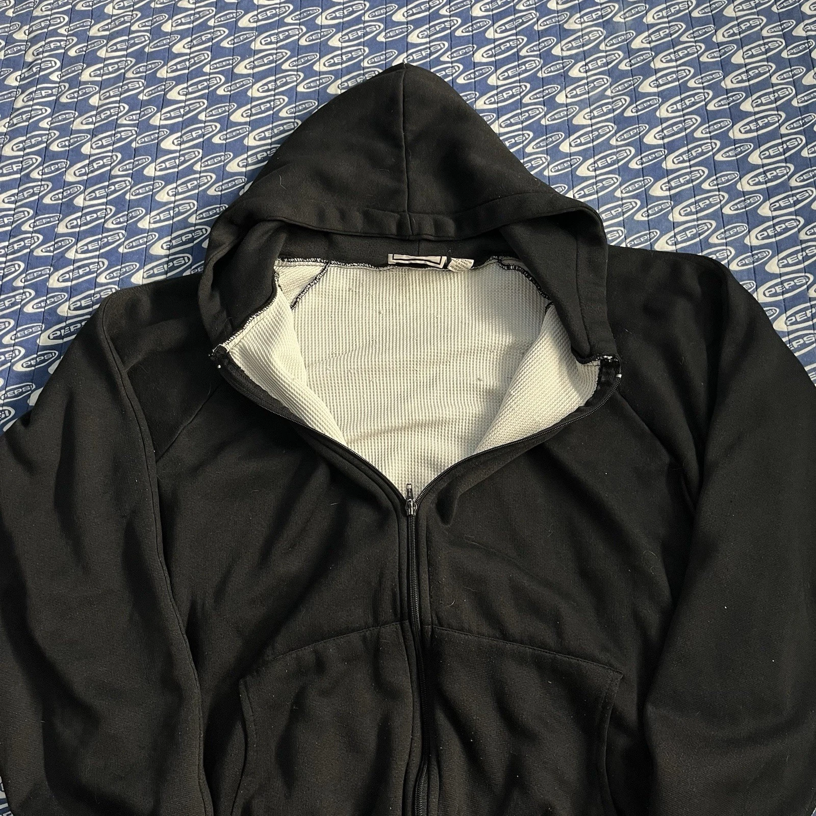 80s 90s Vintage Zip Up Hoodie Sweatshirt Thermal Waffle Lined Boxy Black Size XL
Opens in a new wind