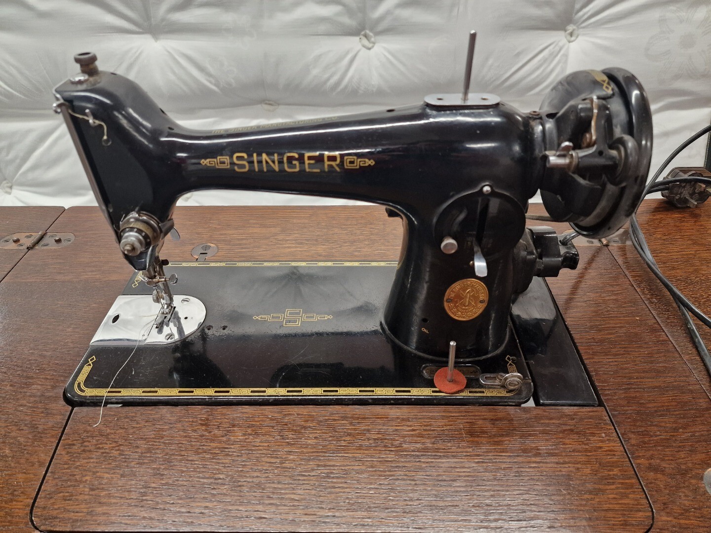 Vintage Singer 201k Electric Knee Control Sewing Machine and Table 1954