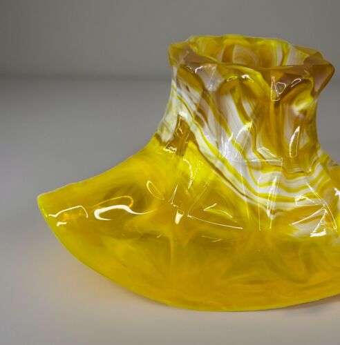 Vintage MCM Slag Yellow White Art Glass Bowl Ashtray UV Reactive Glows - Picture 5 of 7