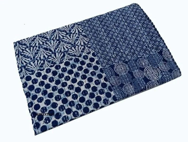 Colcha Kantha de algodón bohemio hecha a mano con retazos indios de colección Gudari Foto 2 de 3