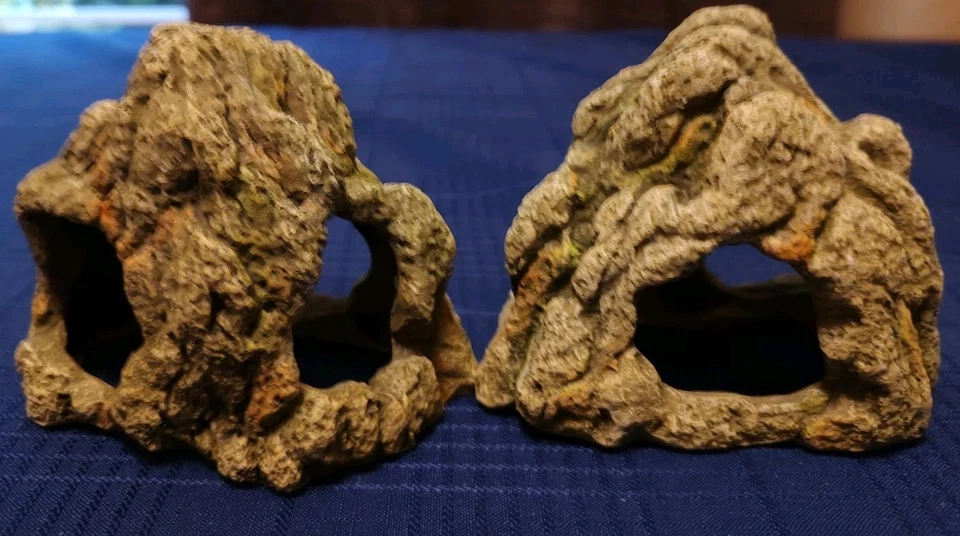 2 rocas/cuevas de poliresina para acuarios de 4" x 4" Foto 2 de 3