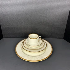 Fitz and Floyd Classique d'Or Fine China 5 Piece Place Setting Buff Gold Trim