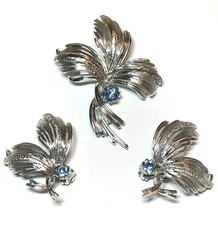 Vtg EMMONS Blue Rhinestone Textured Silver Tone Leaf Brooch & Earring Jewel Set