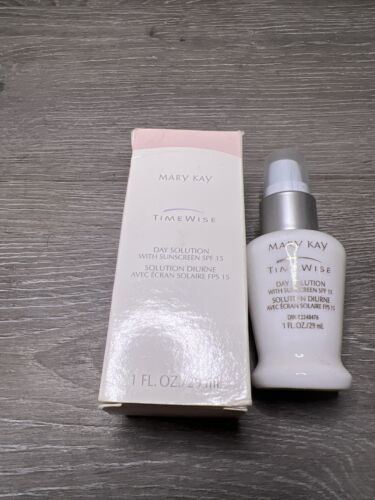 Mary Kay Time Wise Day Solution Sun Screen SPF 15 1Fl Oz Oily Skin USA Seller - Picture 1 of 4