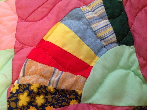 Fan Pattern Quilt - Picture 3 of 6