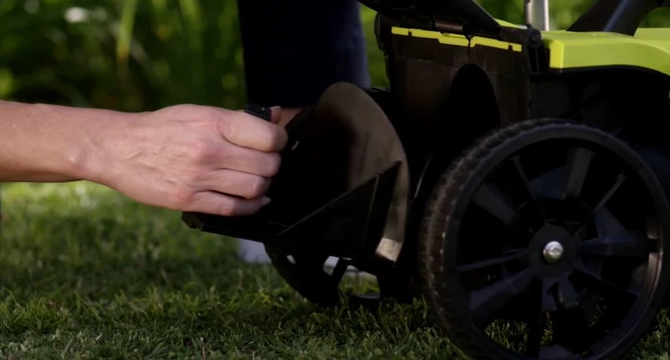 Rasaerba Elettrico RYOBI RLM13E33S 1300W, Taglio 33cm, Tagliaerba con Sacco e Ki - Imagen 4 de 4