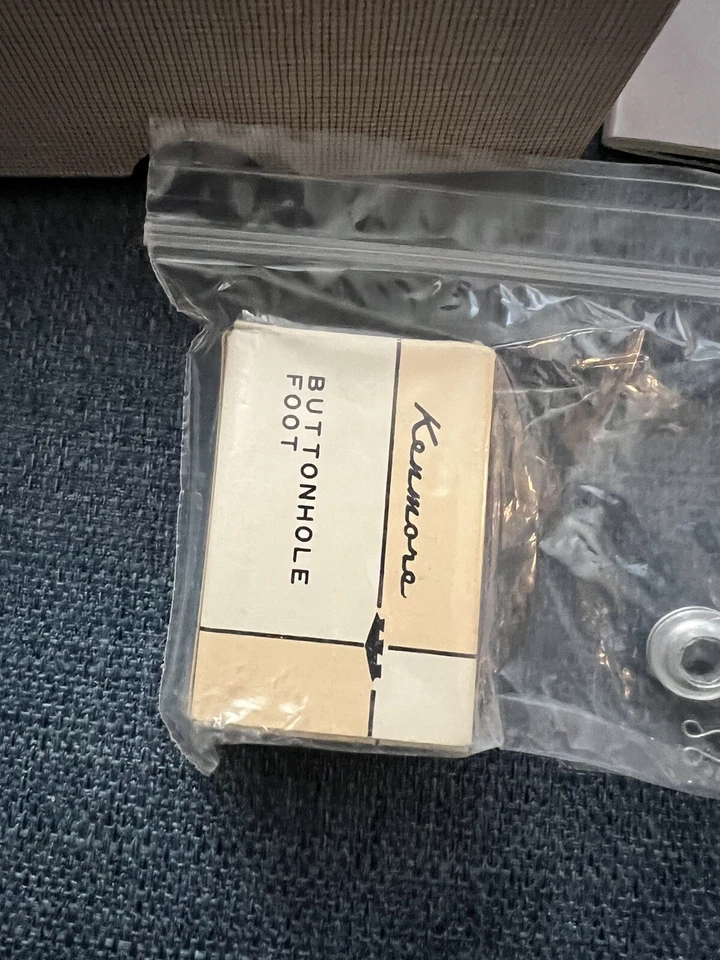 MÁQUINA DE COSER KENMORE MODELO 32 Accesorios manuales de instrucciones con caja en zig zag Foto 3 de 4