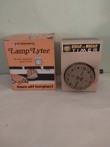 Intermatic Lamp Lyter appliance/lamp timer (D-121) 24 hour, 7 amp, 875 watts