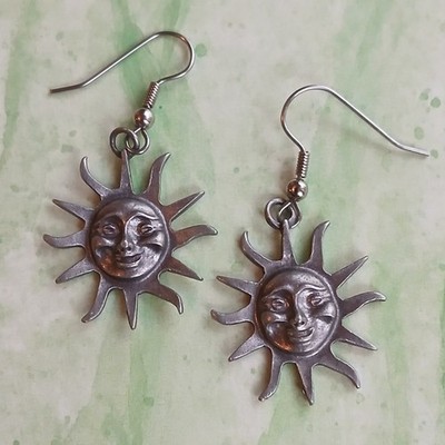 Vintage 90s Matte Silver-Tone Sun Face Drop Dangle Pierced Earrings Lightweight 