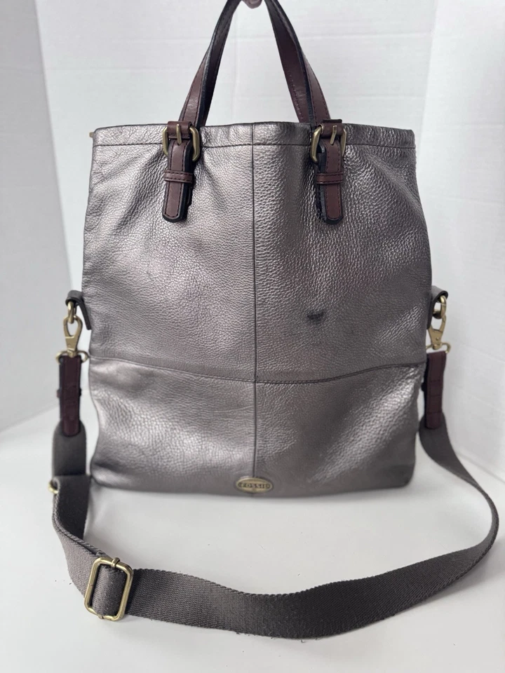 Bolso Mensajero Plegable de Cuero Fossil Explorer Peltre Metálico Envejecido Foto 2 de 4